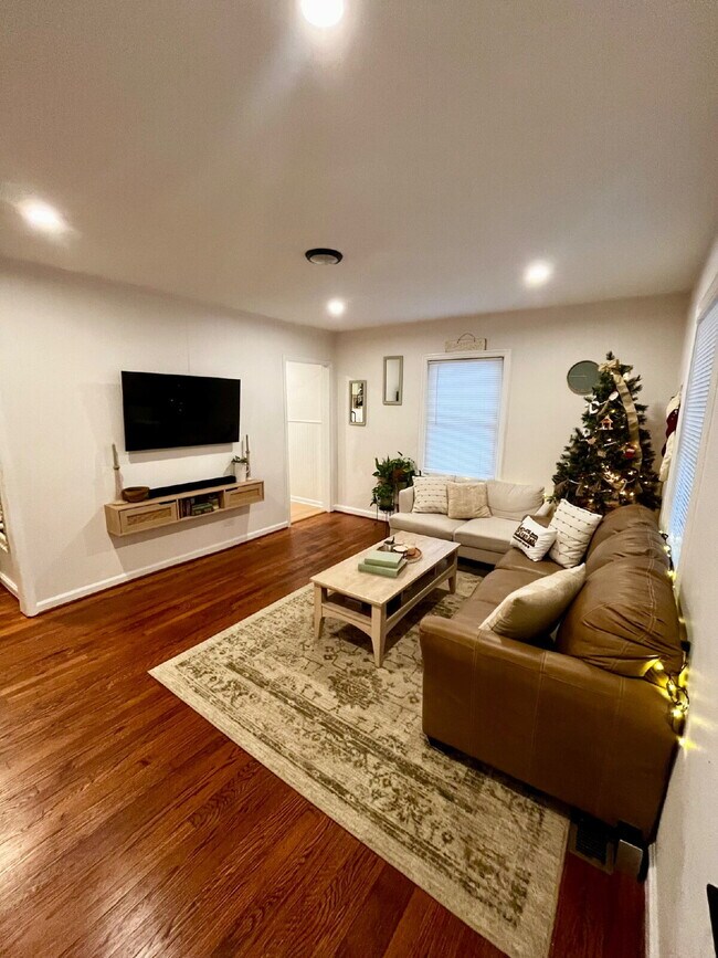 Photo - Gorgeous updated 2 bedroom in Perrymont/Sandusky with off street parking.