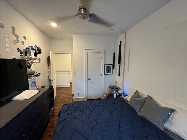 Photo - 5707 Schuler St