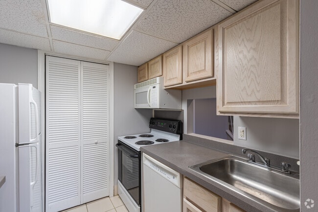 1 BR, 1 BA - 760SF - Kitchen