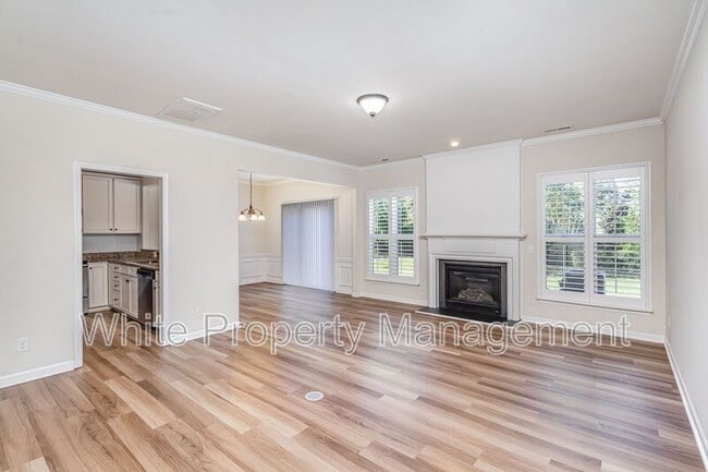 Photo - 15642 Canmore Street