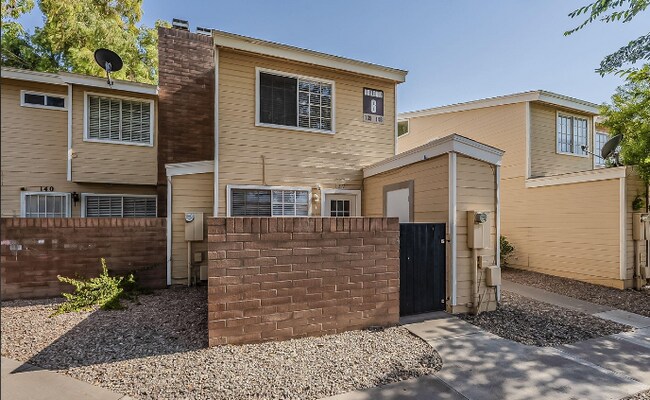 Building Photo - 625 S Westwood