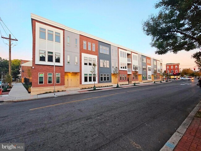 Building Photo - 200 Hamilton Ave Rental