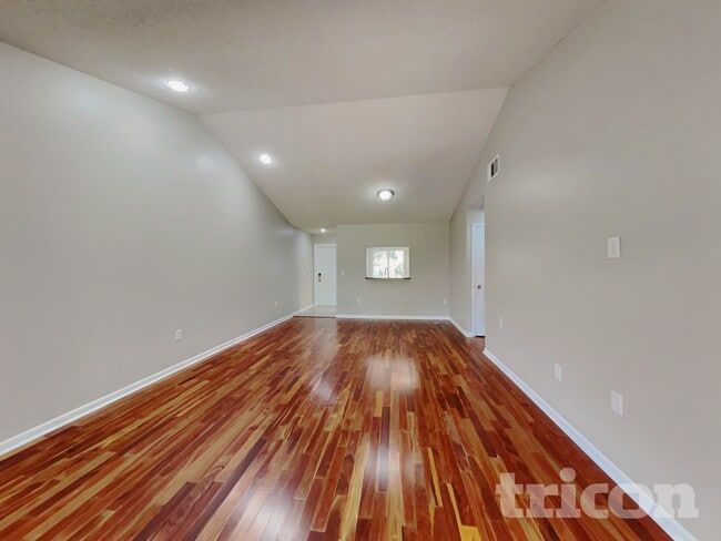 Photo - 4442 Sandhurst Dr