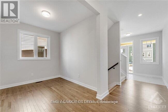 Photo - 89 Hackamore Cres