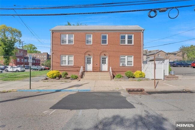 Building Photo - 229 Columbia Ave Unit 2