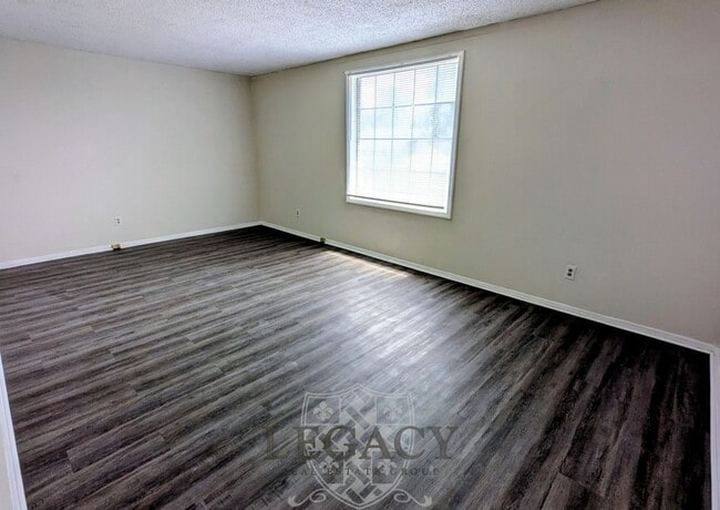 Photo - 918 Coarsey Dr