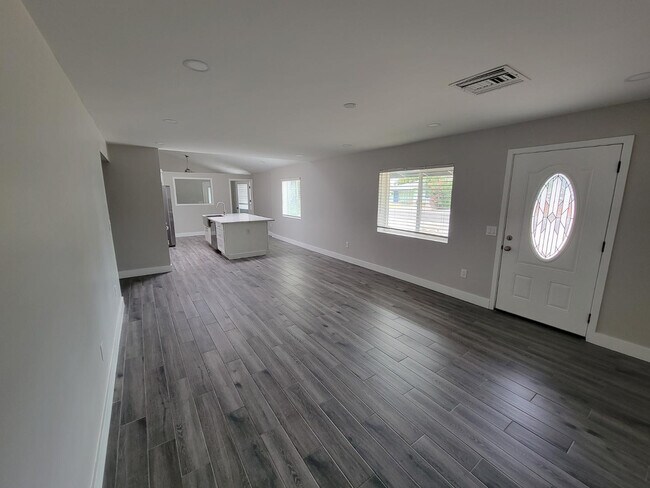 Photo - 535 W 15th St