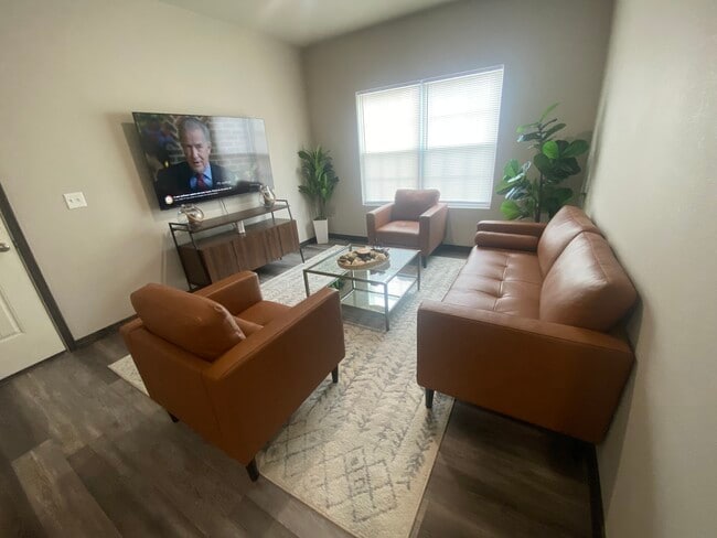 Building Photo - 2411 S Jackson Ave Unit 7