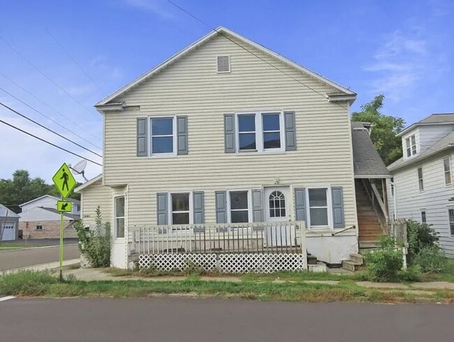 Building Photo - 1201 Pine St Unit 2