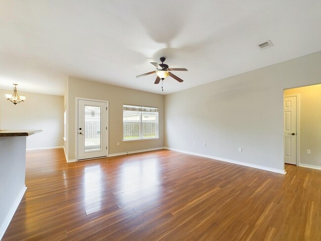 Photo - 143 Creve Core Dr