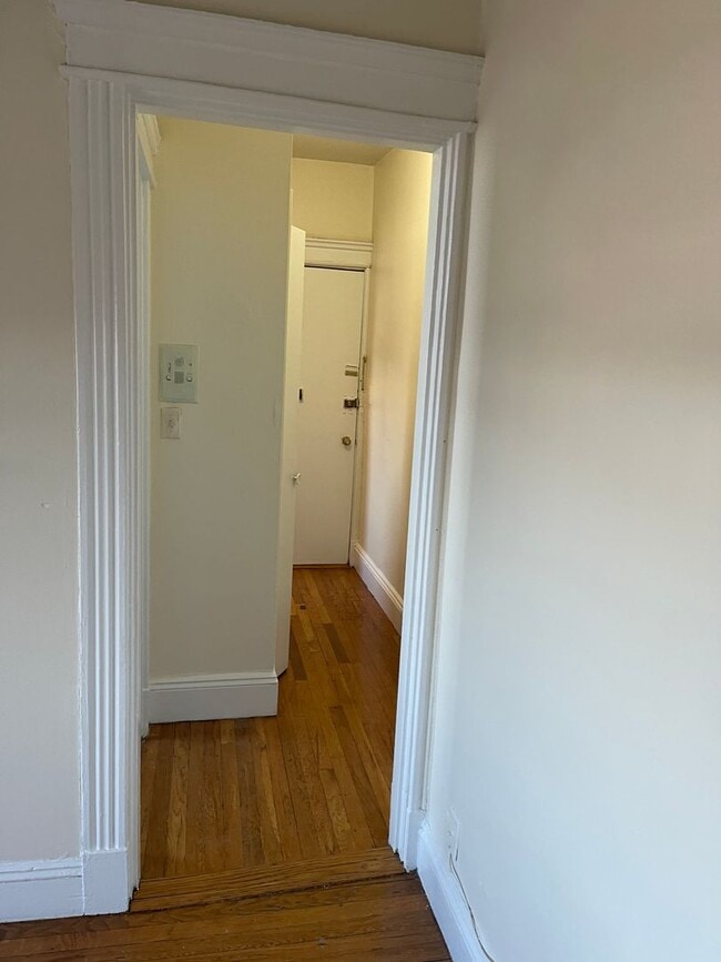 Photo - PACKARDS CORNER 4th Floor Sunny Studio, Ut...