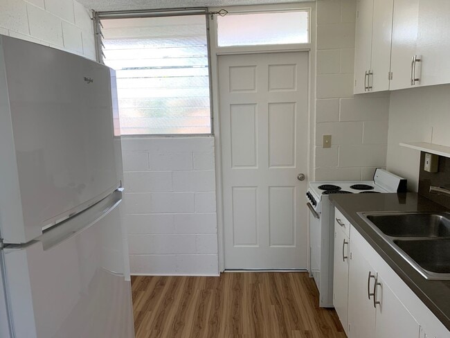 Photo - 2 Bedroom 1 Bath Apartment on Pensacola Street Unit 4