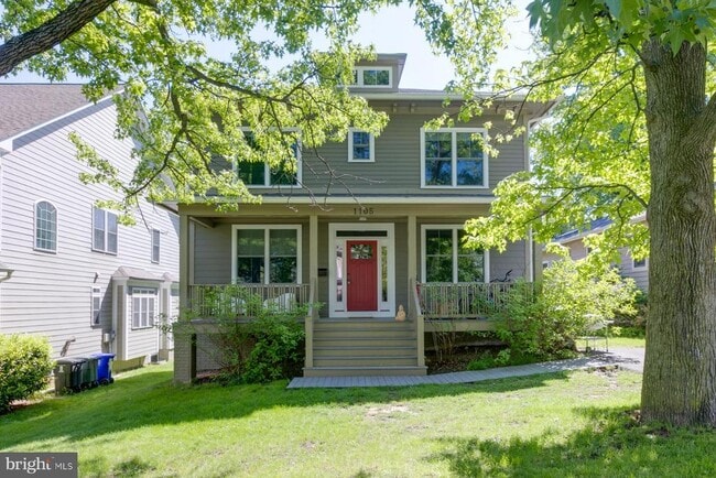 Building Photo - 1105 N Sycamore St Rental