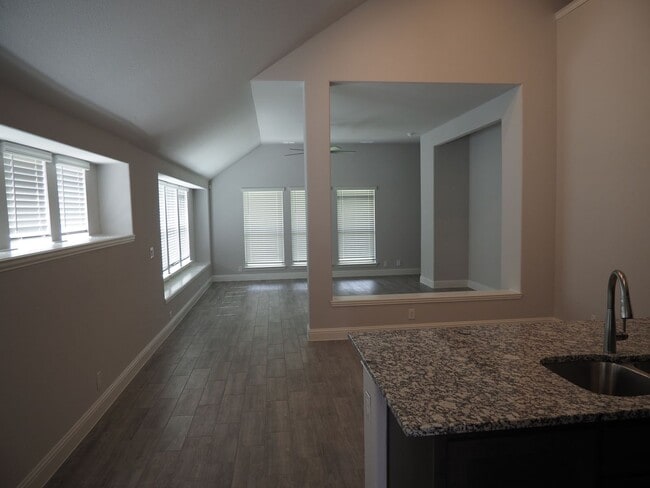 Photo - Union Park Jewel - NEVER LIVED IN & READY ...