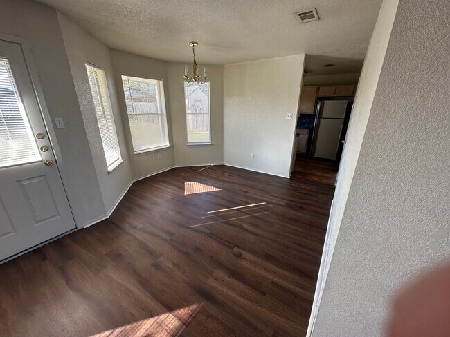 Photo - AVAILABLE NOW! - 2 WEEKS FREE!