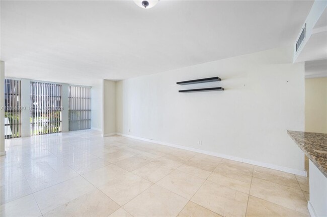 Photo - 601 Three Islands Blvd Unidad 112