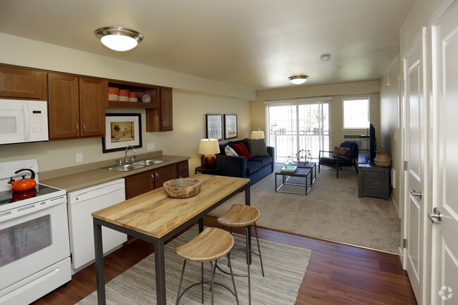 1BR, 1BA - 617 SF