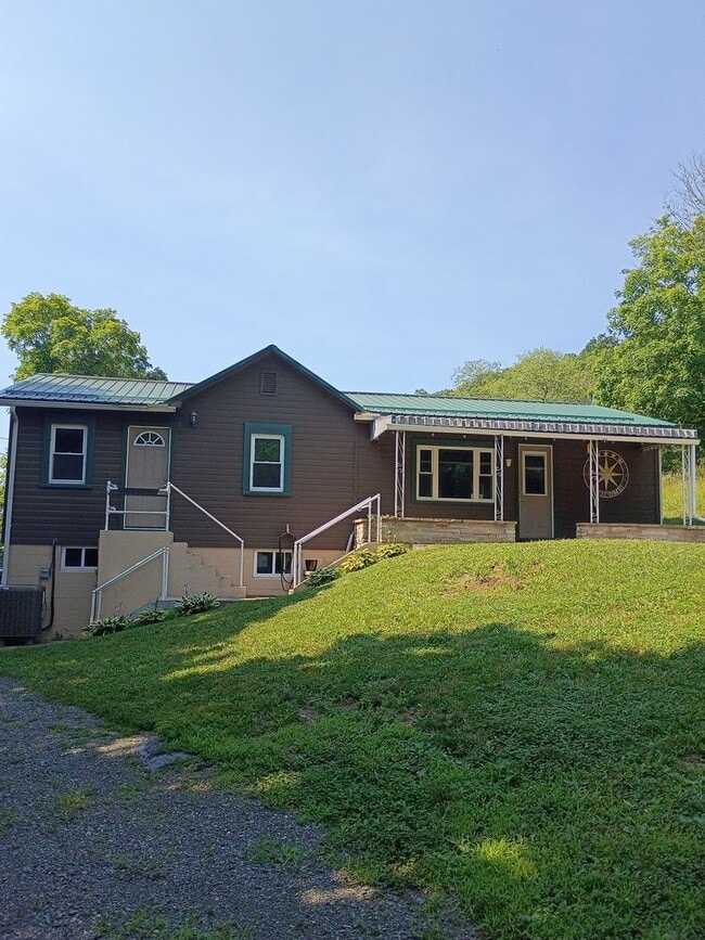 Building Photo - 3BR/1 Bath SFH in West Virginia