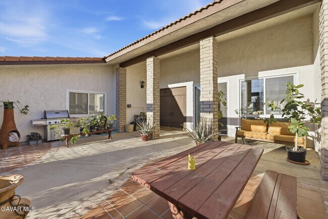 Photo - 40555 20th St W