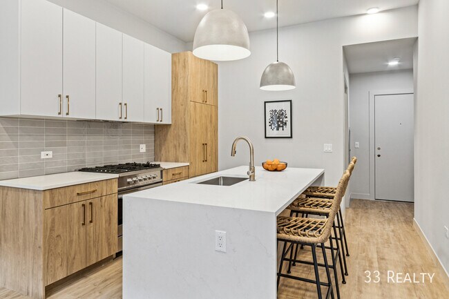 Building Photo - 37 S Ashland Ave Unit 105 Rental