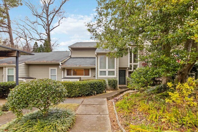 Photo - 1960 Variations Dr NE