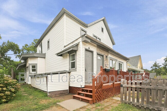 Photo - 1097 Suburban Ave E