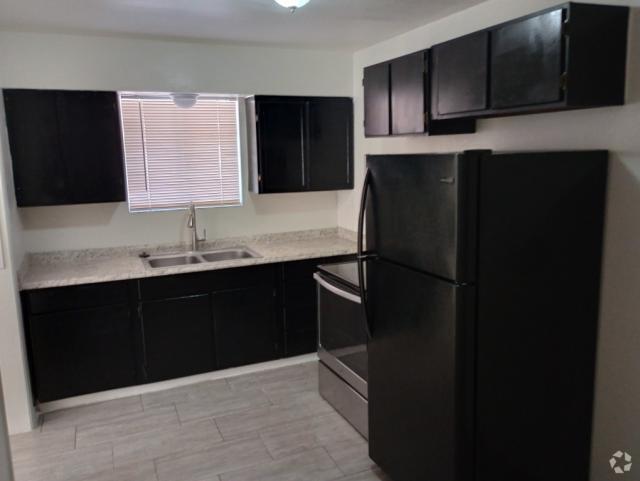 Building Photo - 1 bedroom in Eloy AZ 85131 Unit D Rental