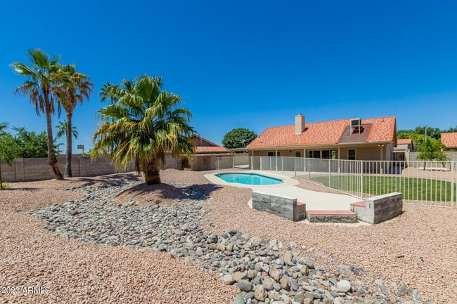 Photo - 661 S Oak St Cir