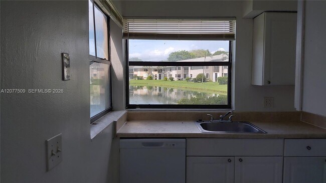 820 N Franklin Ave Unit 820J