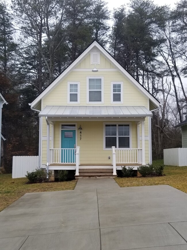 Building Photo - 417 Juniper Dr