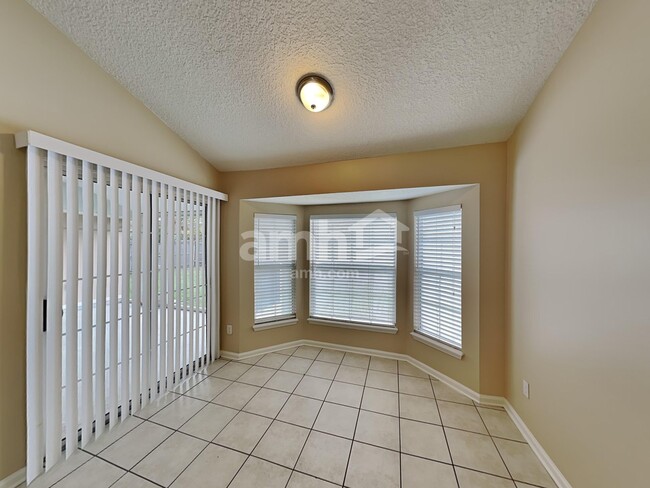 Photo - 1745 Pickwick Pl