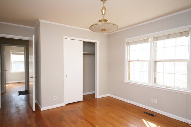 Photo - 2002 Laverne Dr NW