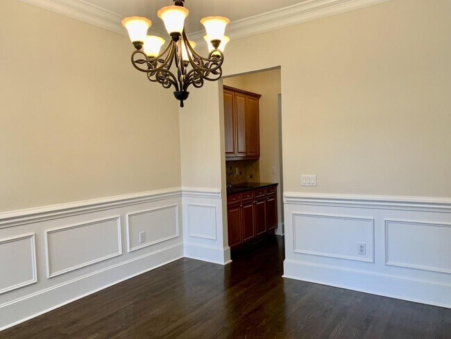 Photo - 5460 Glenridge View NE