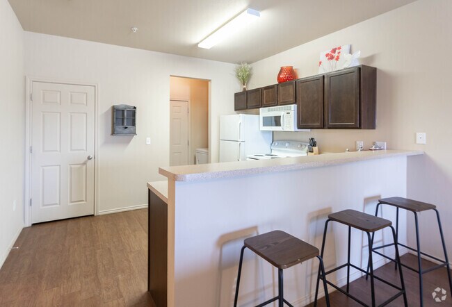 2BR, 2BA - 858 SF