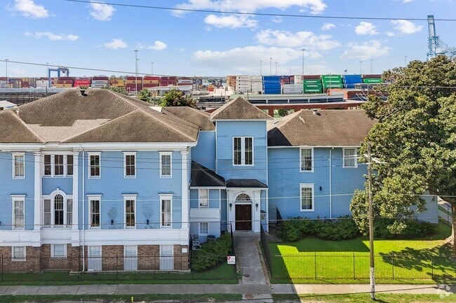 Building Photo - 4716 Annunciation St Rental