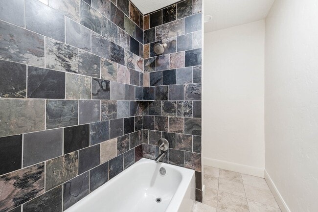 Building Photo - 18909 Walden Forest Dr Rental