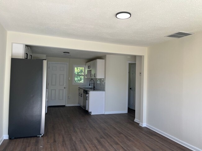 Photo - 2 Bed 1 Bath Duplex