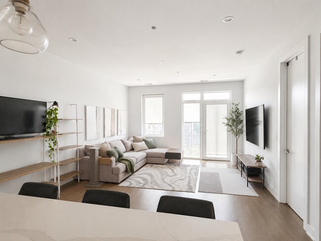 Photo - 2217 W Madison St Unit 313