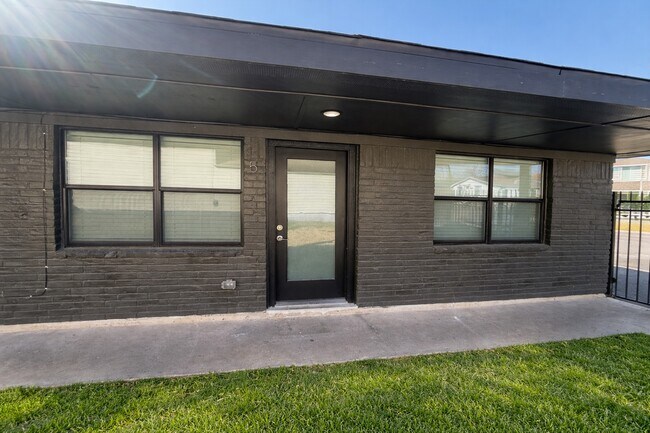 Building Photo - 618 E 40th St Unit 5