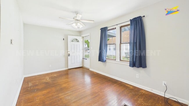 Photo - 413 E 6th St