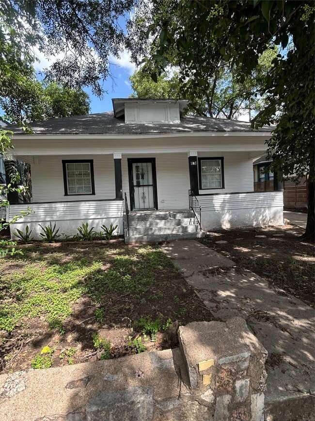 Photo - 1107 Angelina St House