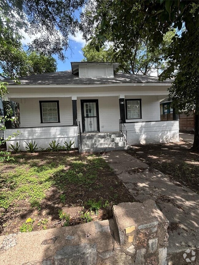 Building Photo - 1107 Angelina St Rental