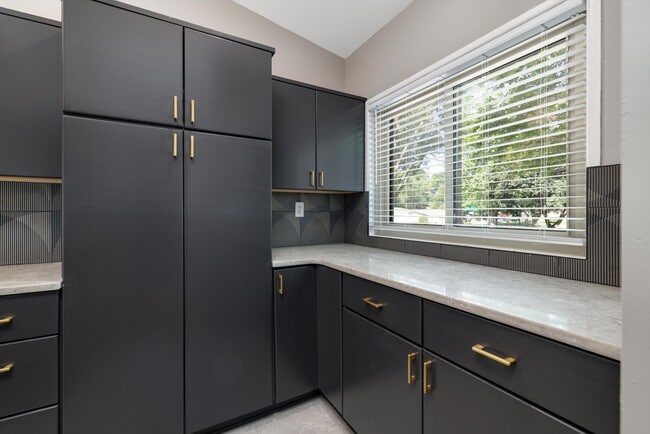 Photo - 1050 Brooklawn Dr