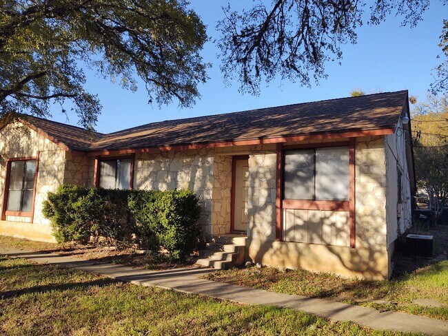 Building Photo - 1000 Columbia Ave Unit 1000B