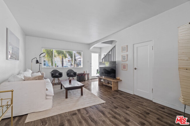 Photo - 2318 Beach Ave