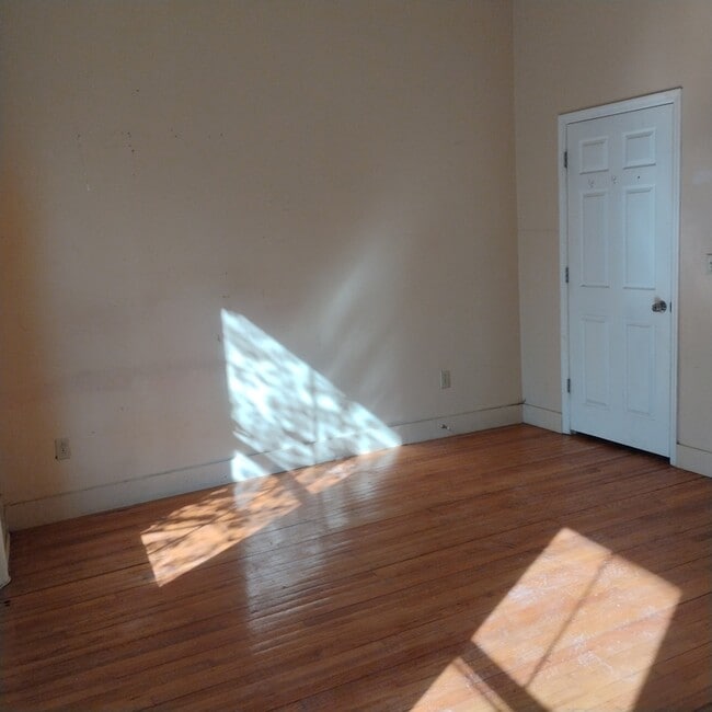 Photo - 96 Grand St