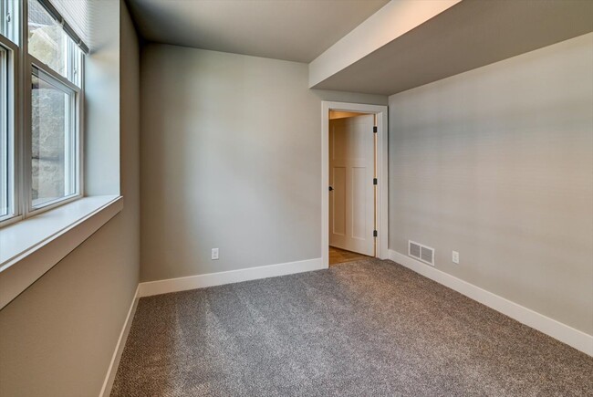 Photo - 2940 Blue Grass Dr