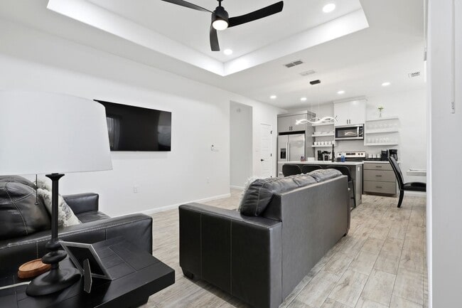 Photo - 1809 Pease St