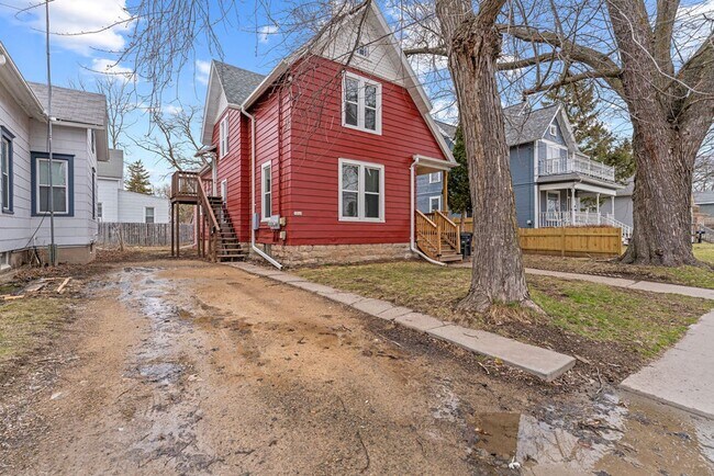 506 E Parkway Ave Unit Lower