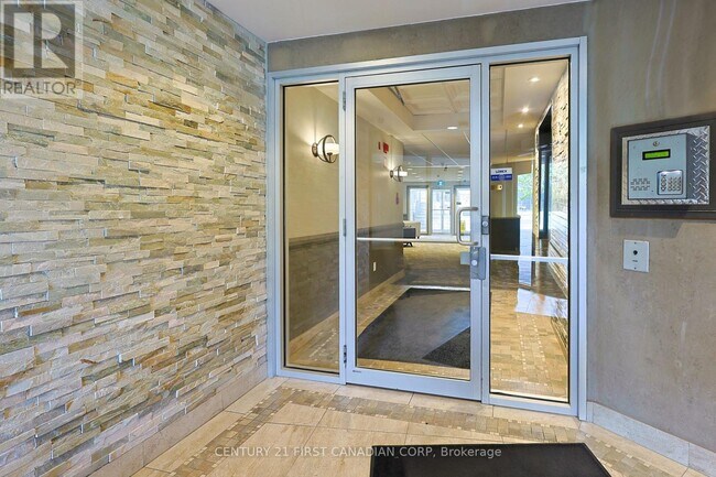 Photo - 15 Jacksway Crescent Unité 215